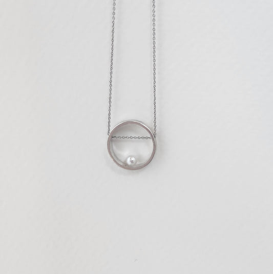 A detailed view of the handcrafted 925 sterling silver circle necklace featuring a round freshwater pearl, highlighting its delicate design.