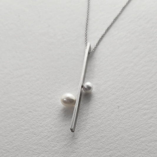 Close-up of Linear Necklace: A detailed view of the handcrafted 925 sterling silver Linear Necklace featuring freshwater pearls, highlighting its minimalist design.